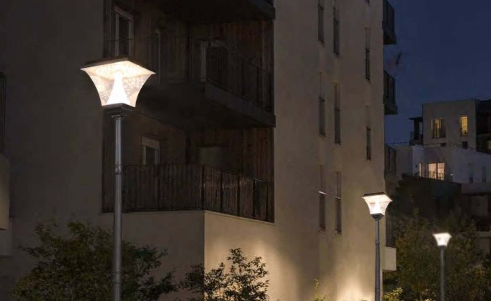 ZC-GGD4205 flared post-top luminaire in a residential garden