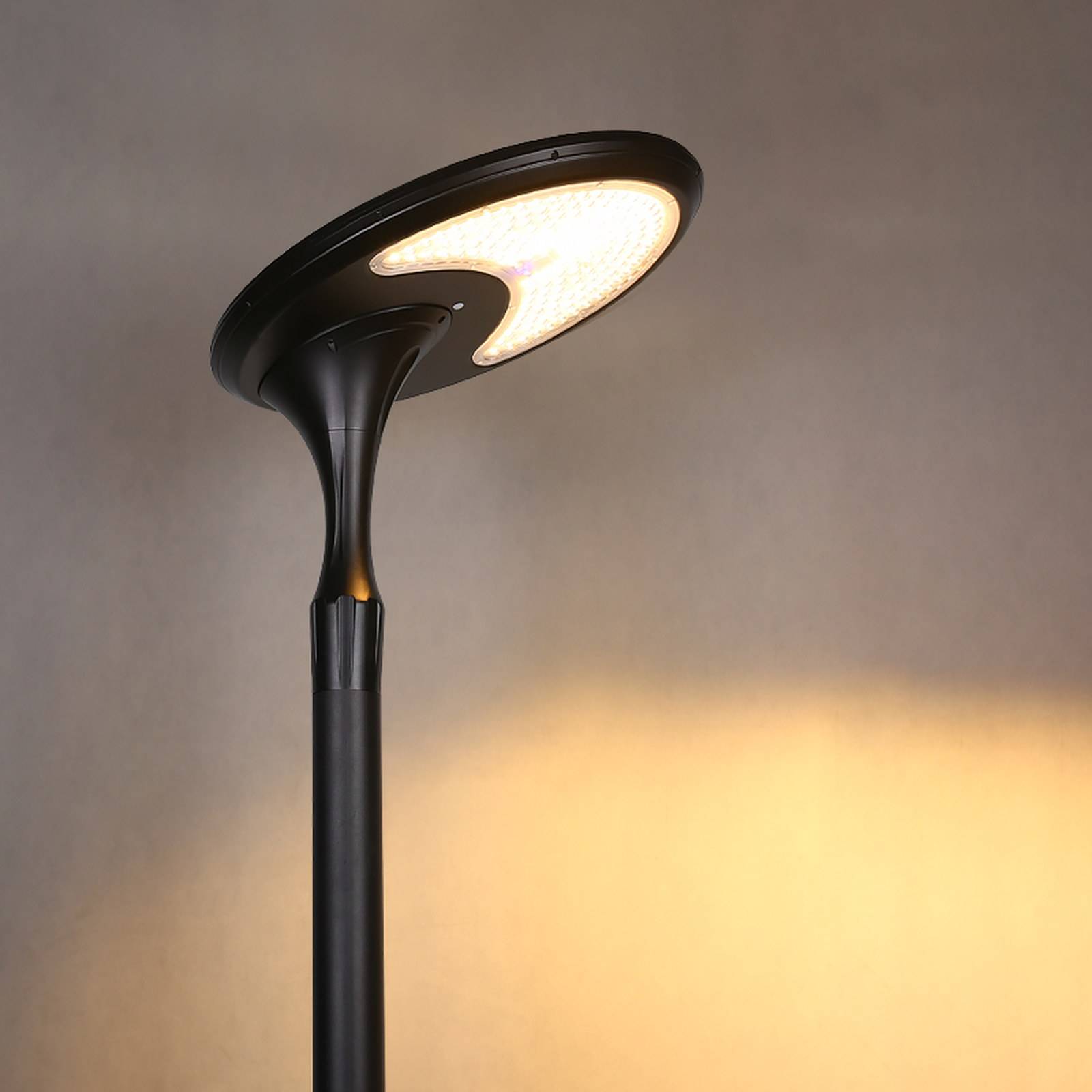 Detail of the ZC-TYD2808 LED lens and solar panel